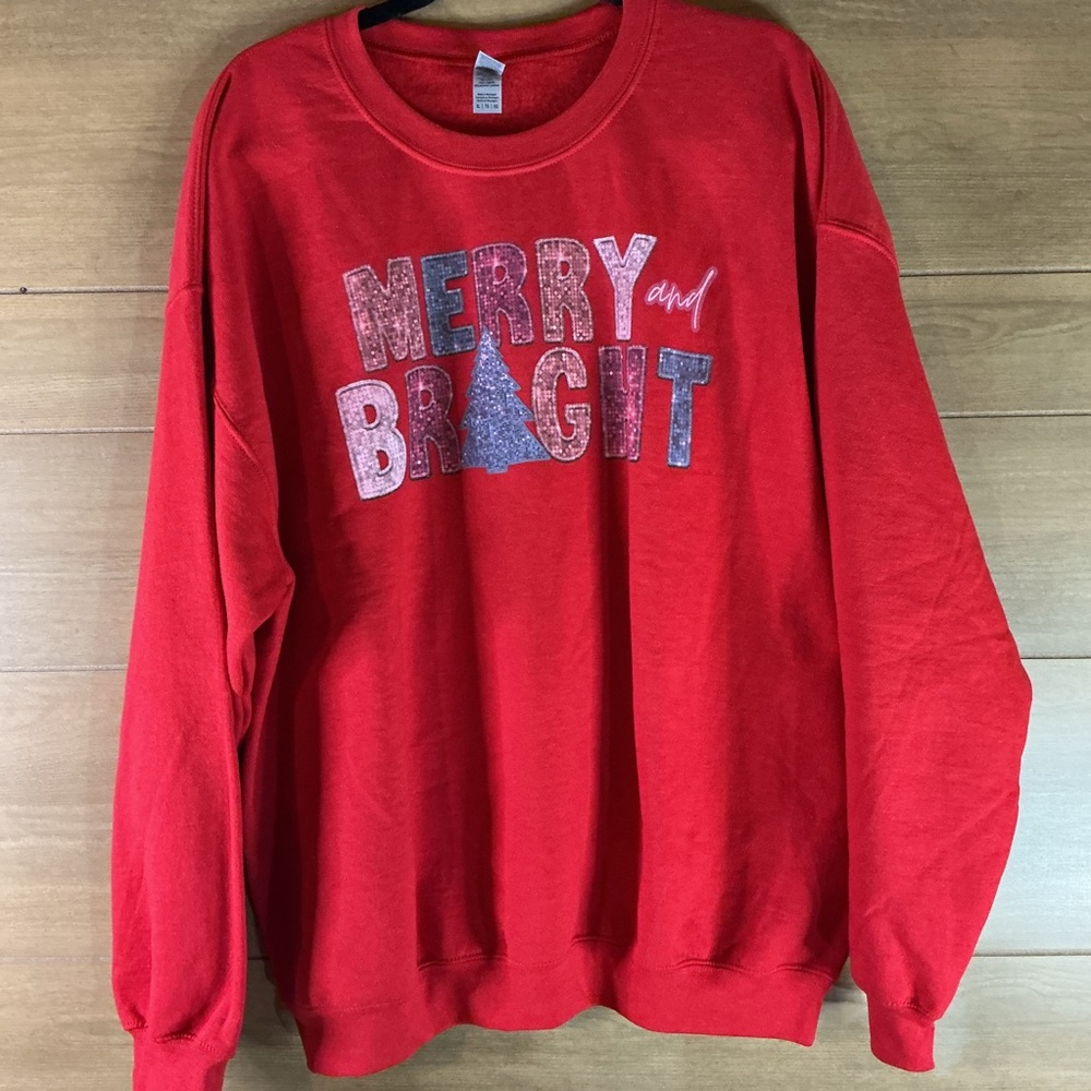 Gildan Red 'Merry and Bright' graphic unisex XL  Crewneck Sweatshirt